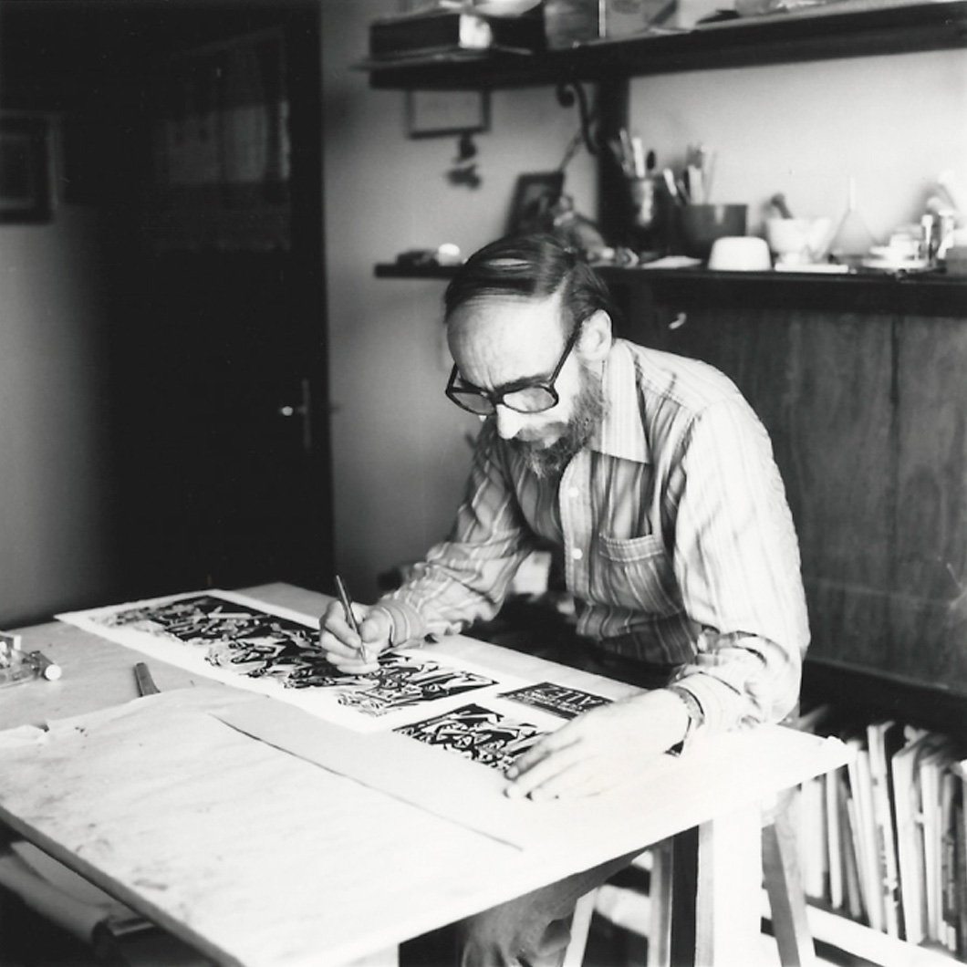 guillermo gonzalez trabajndo en un grabado